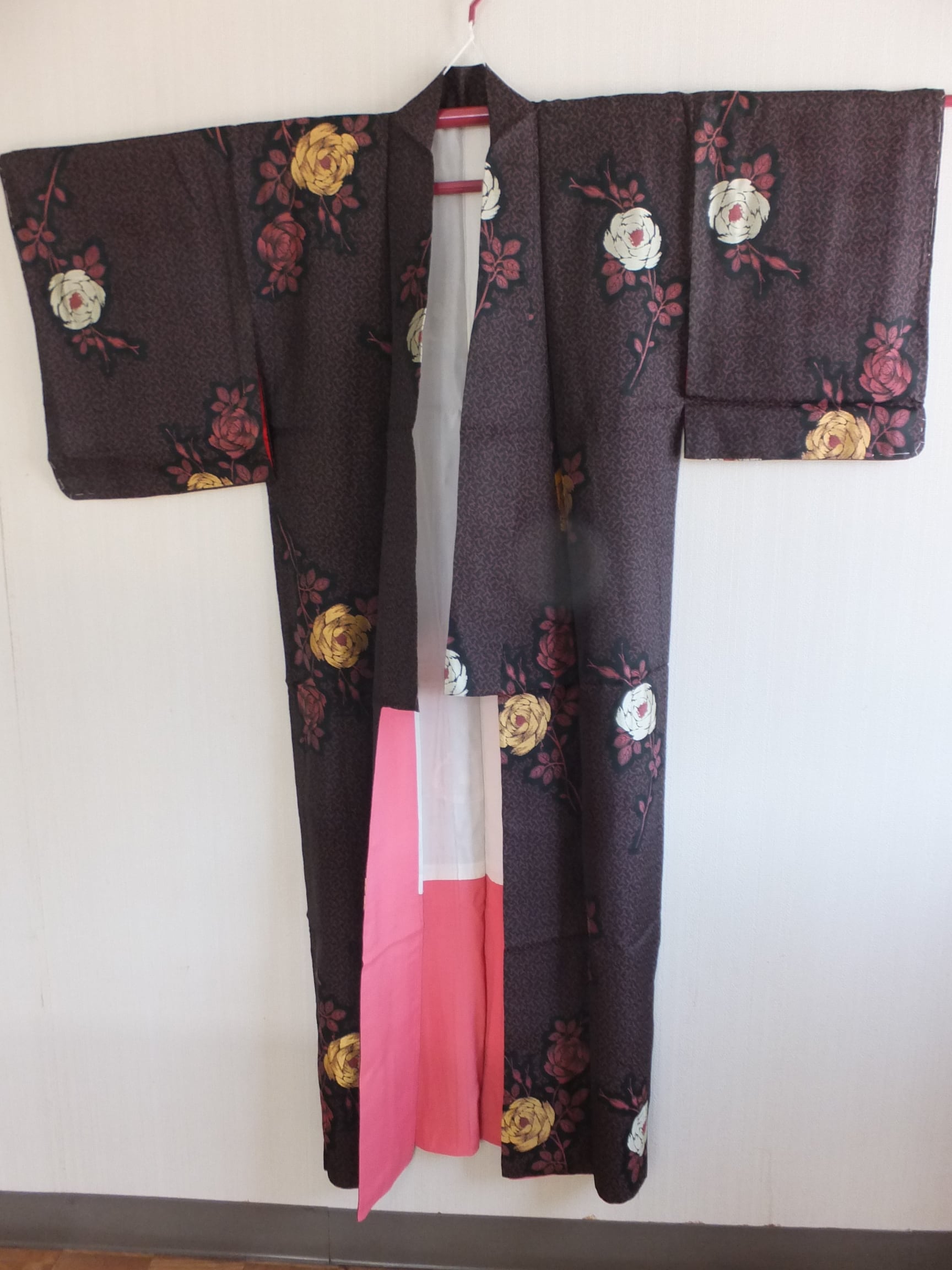 バラ柄 小紋着物　正絹 新品 単衣 薔薇 着物“バラの小紋で気分を上げる”正絹 仕付糸付 小紋