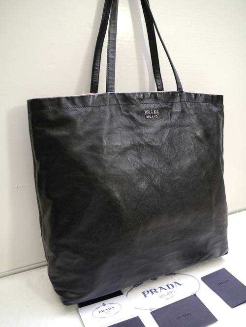 美品◆PRADAプラダ ショッピングトート ユニセックス A4対応 ビジネス可 ナッパレザー トート バッグ 黒◆ 内側から覗くベージュがお洒落♪