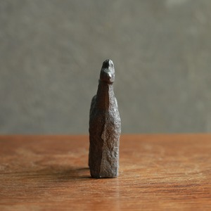 シルバーに輝く、ずっしり小さな馬