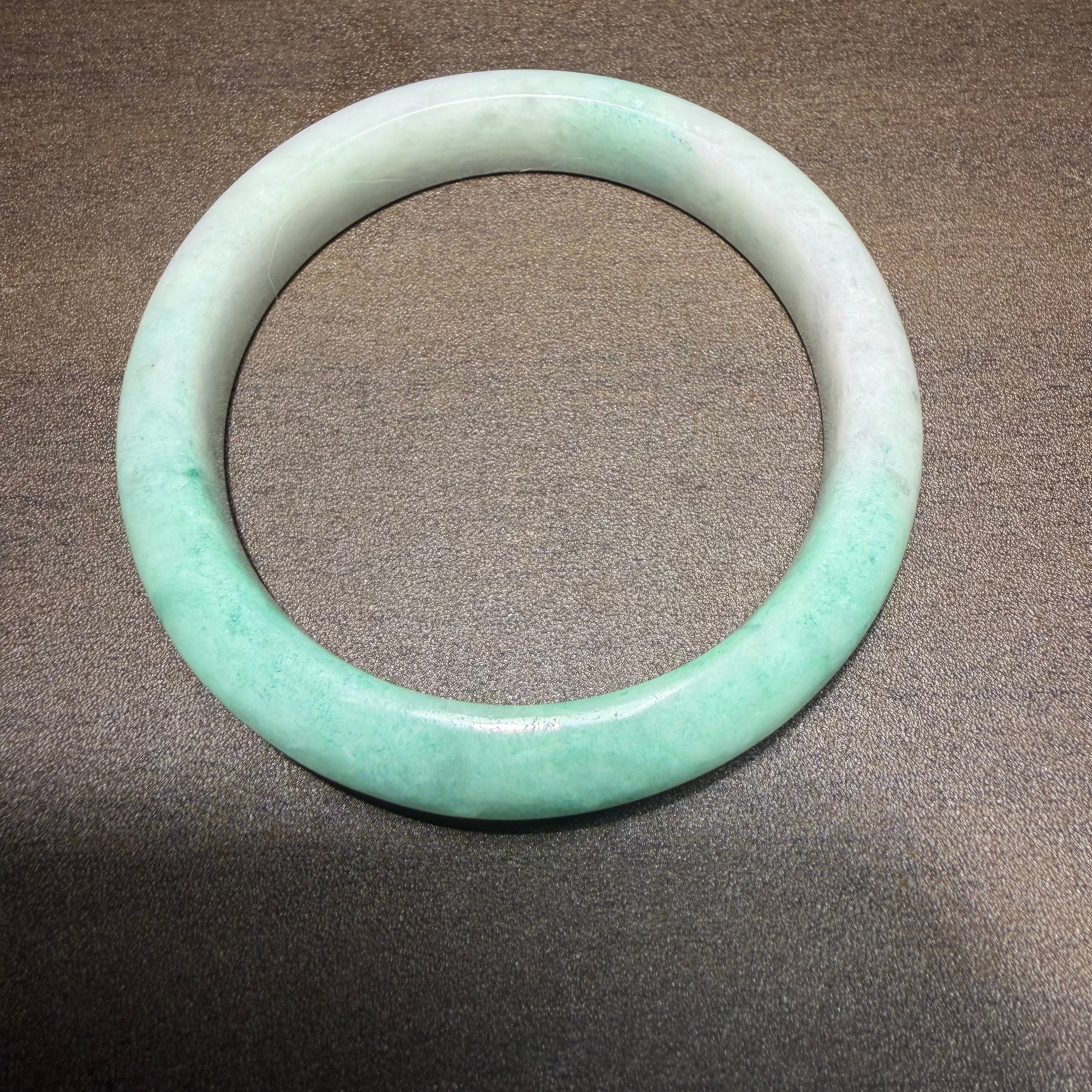 本翡翠バングル 緑 氷種 天然 烏鶏 魔除け ギフト 爽やか 希少 甘陽緑
