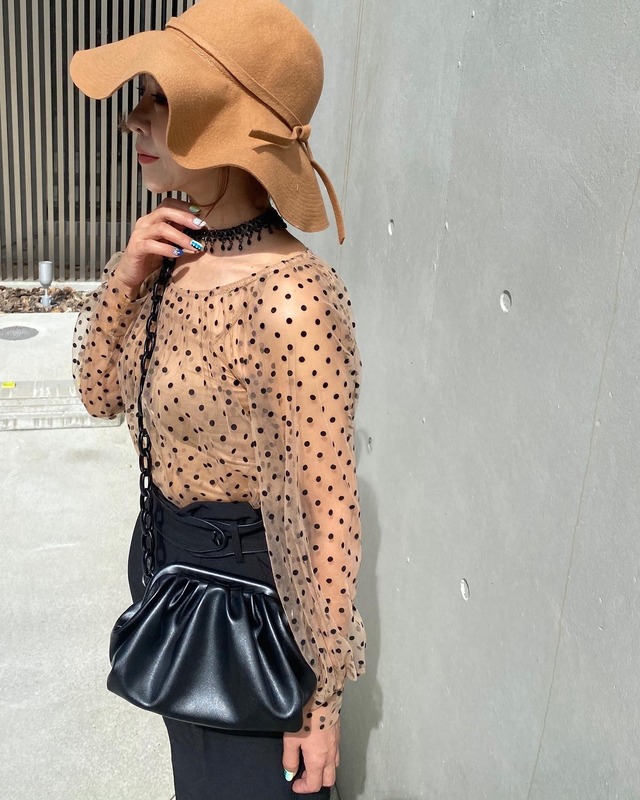 シースルードット&ベージュキャミ