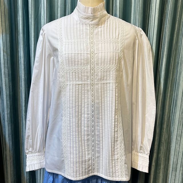 vintage “ORVIS” tuck & lace white blouse