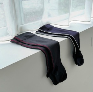 毎日のおしゃれとむくみケアを両立できる着圧ソックス/バックライン