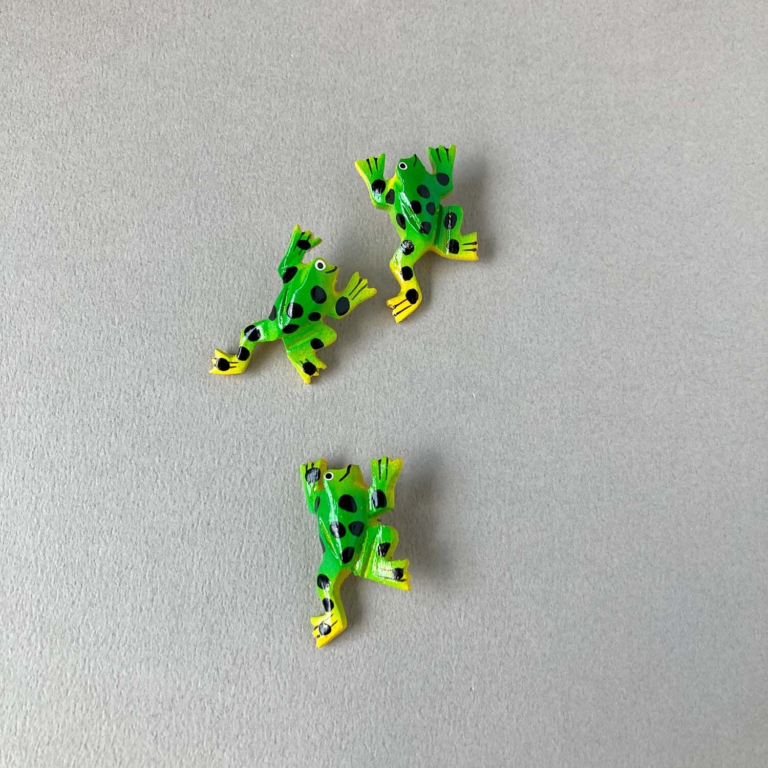 ドット柄カエルのUKボタン(33mm)