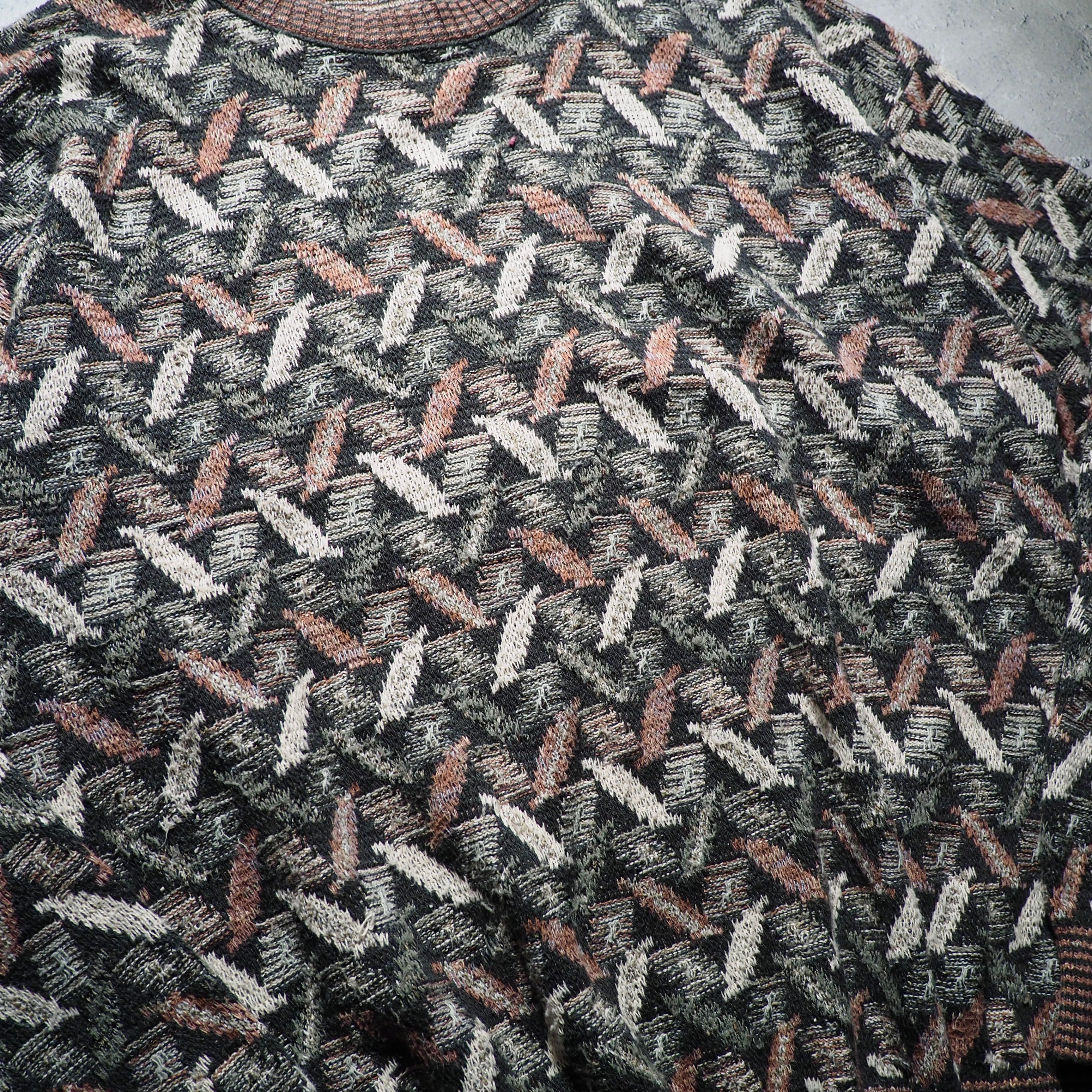 1990s ” Made in USA ” Fallen leaves embbossed vintage loose knit