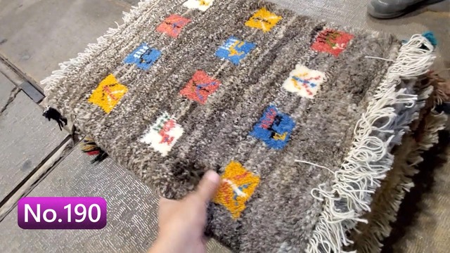 絨毯クエスト43 後編【No.190】Gabbeh ※現在、こちらの商品はイランに置いてあります。ご希望の方は先ずは在庫のご確認をお願いします。