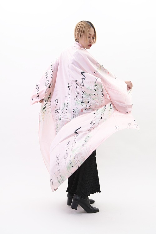 【送料無料】△▼超絶ソフト♪△▼高級シルク《藤いろは》KIMONOローブ【 "WISTERIA" KIMONO ROBE 】 ONE SIZE　LADIES  PURE SILK 100% LONG  MADE IN JAPAN 日本製　トップス　アウター　和服　和柄　和風　レトロ　和モダン　和コーデ　和ローブ　ロング丈　コート　マント　羽衣　天女　部屋着　コスプレ　衣装　お出かけ　日本土産　人気