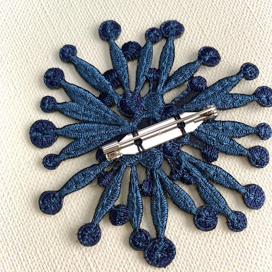 ga.la　刺繍ブローチ　作家ブローチ　ブローチ　刺繍作家もの　3点セット ga.la 刺しゅうブローチ／3点セット | ライトアップオンラインストア