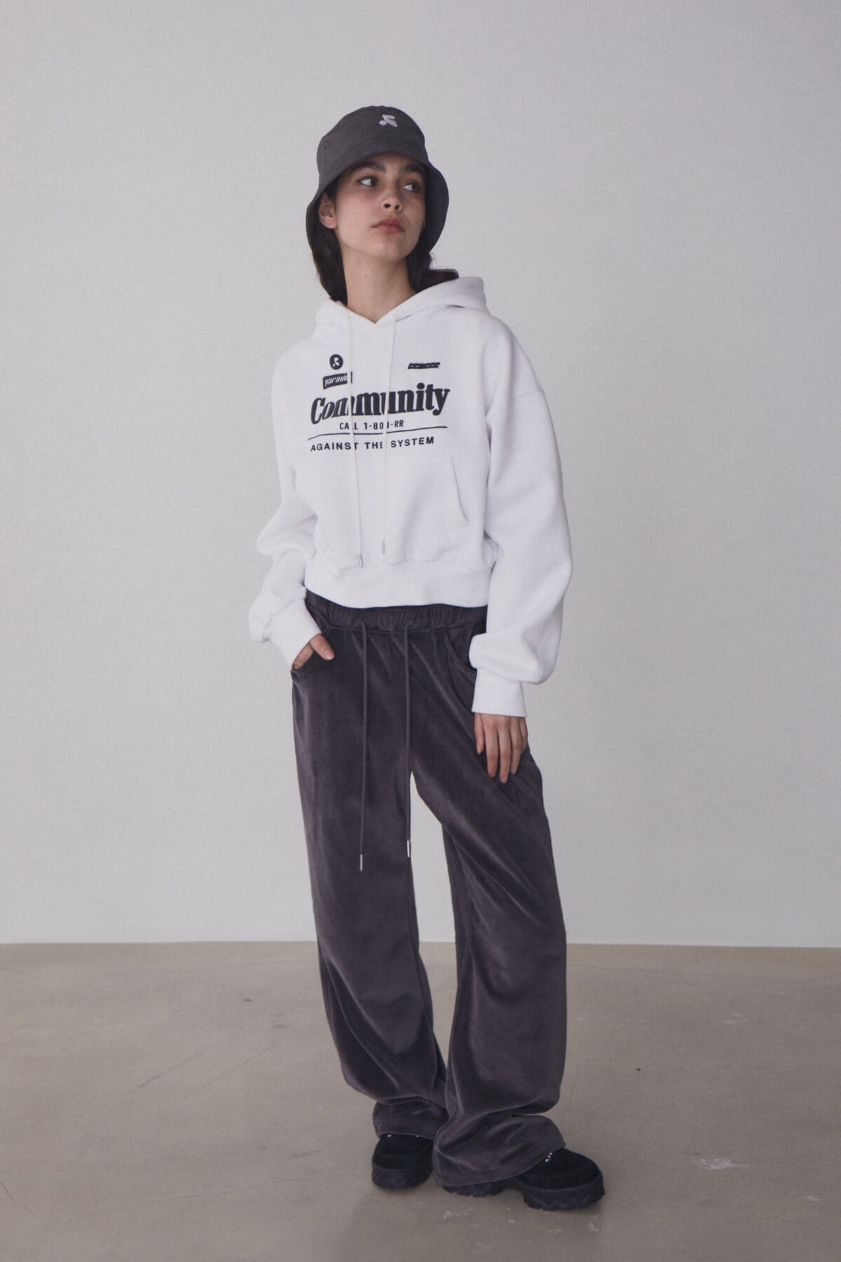 rest & recreation] RR COMMUNITY CROPPED HOODIE - WHITE 正規韓国 ...