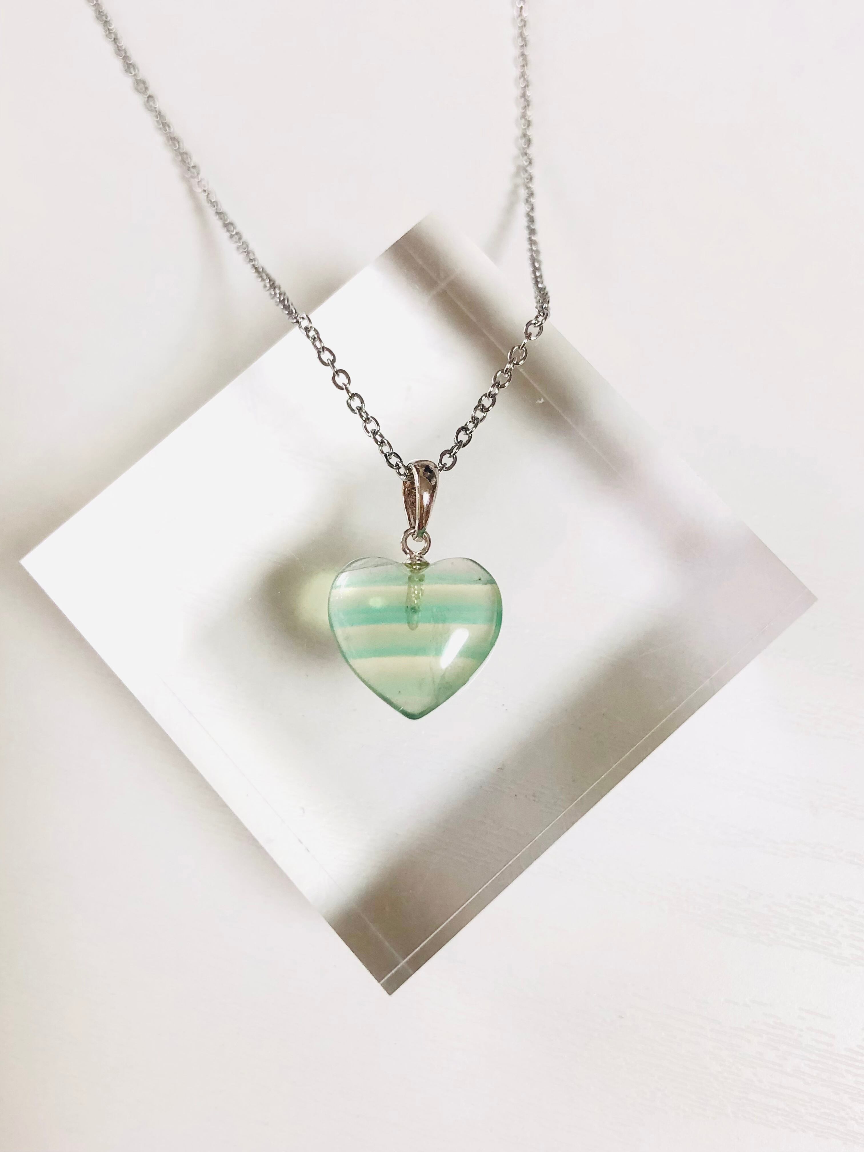 グリーンフローライトのハート型ネックレス