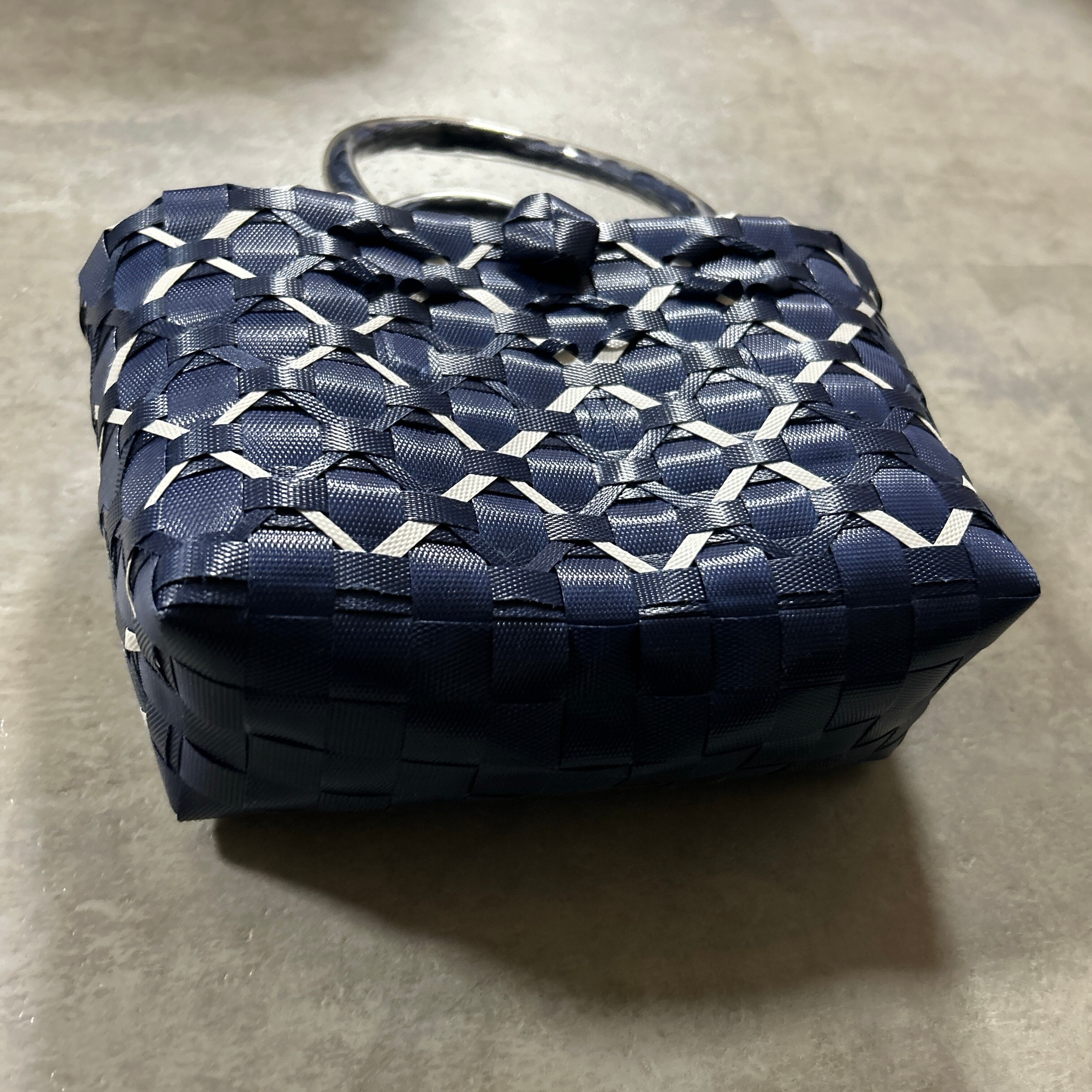 ✾ハンドメイド✾ プラカゴ かごバッグ ppバンド ネイビー × ホワイト