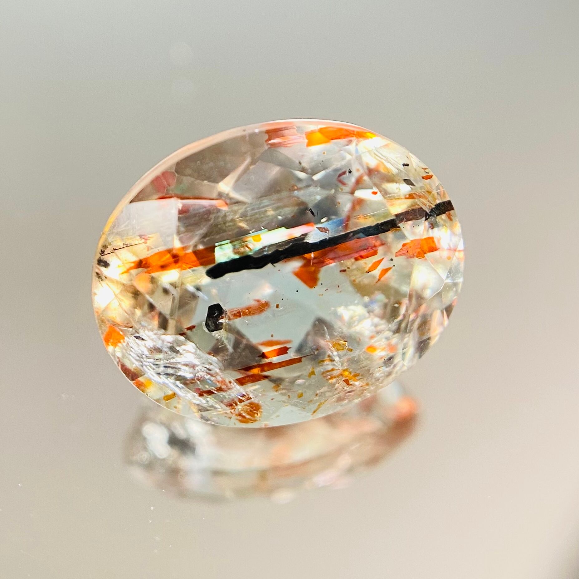 モダンアートなインクルージョンサンストーン