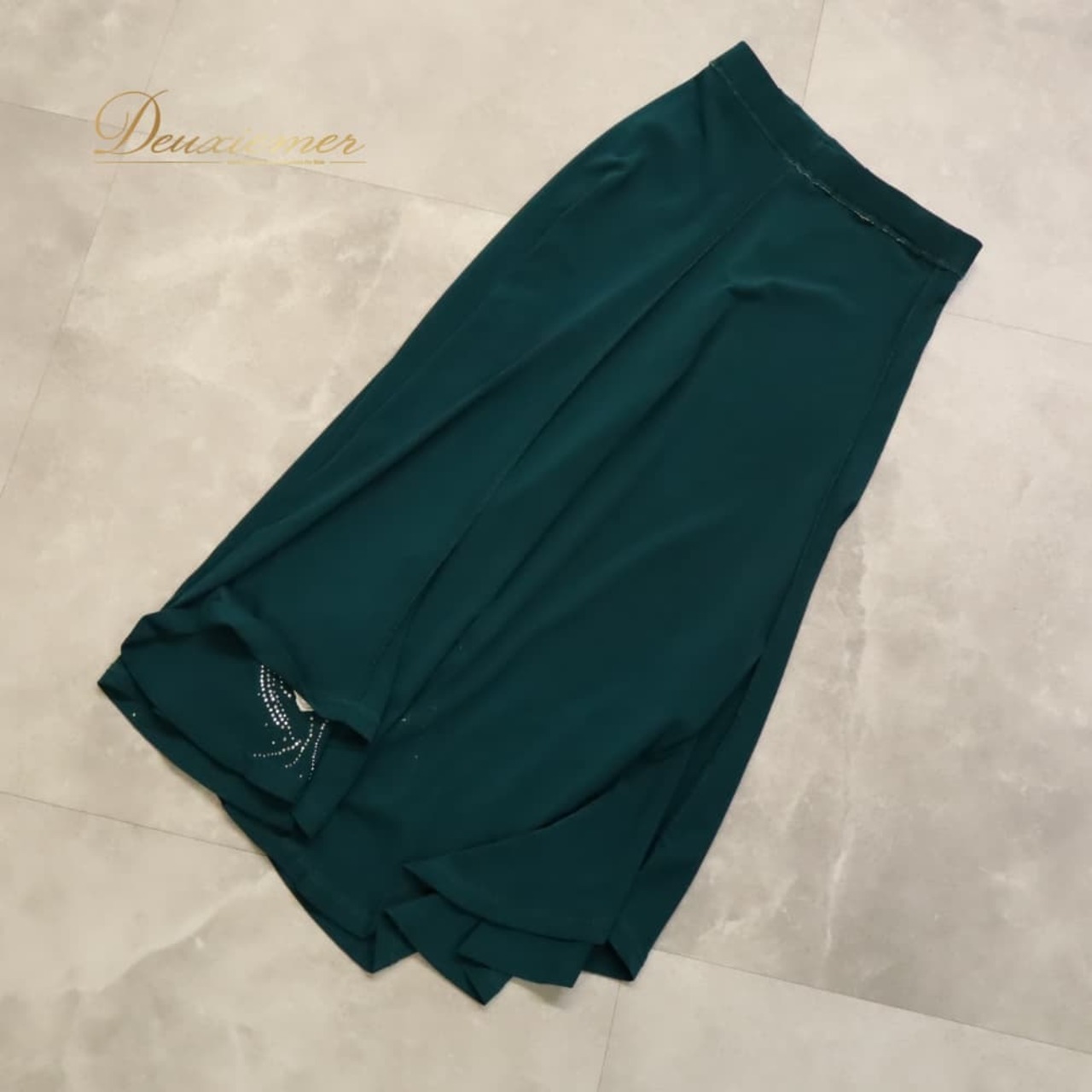 社交ダンス 衣装 prima boutique プリマブティック ツーピース レッスンウェア グリーン系 緑 スタンダード セットアップ 上下セット トップス スカート きれいめ 上品 気品 エレガント かわいい 大人っぽい 華やか ダンスパーティー ステージ衣装 舞台衣装 発表会 2点セット 緑系 ラインストーン レディース 女性 標準 セミフォーマル スタンダード用 演奏会 ダンス服 伸縮性 なし 胸パッドなし 肩パッドなし ポリエステル