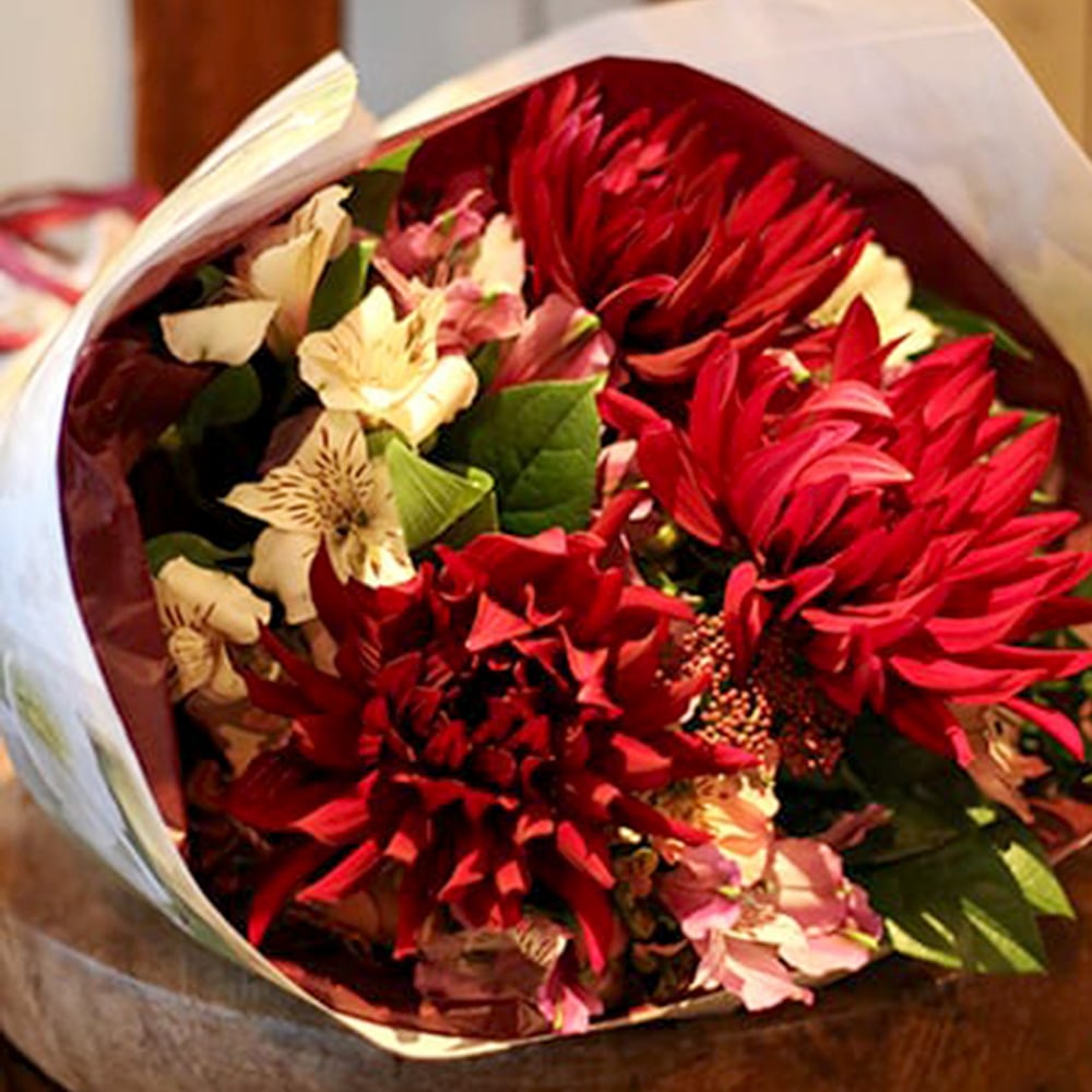 酒田の花「華選」 ダリアとアルストロメリアのブーケ