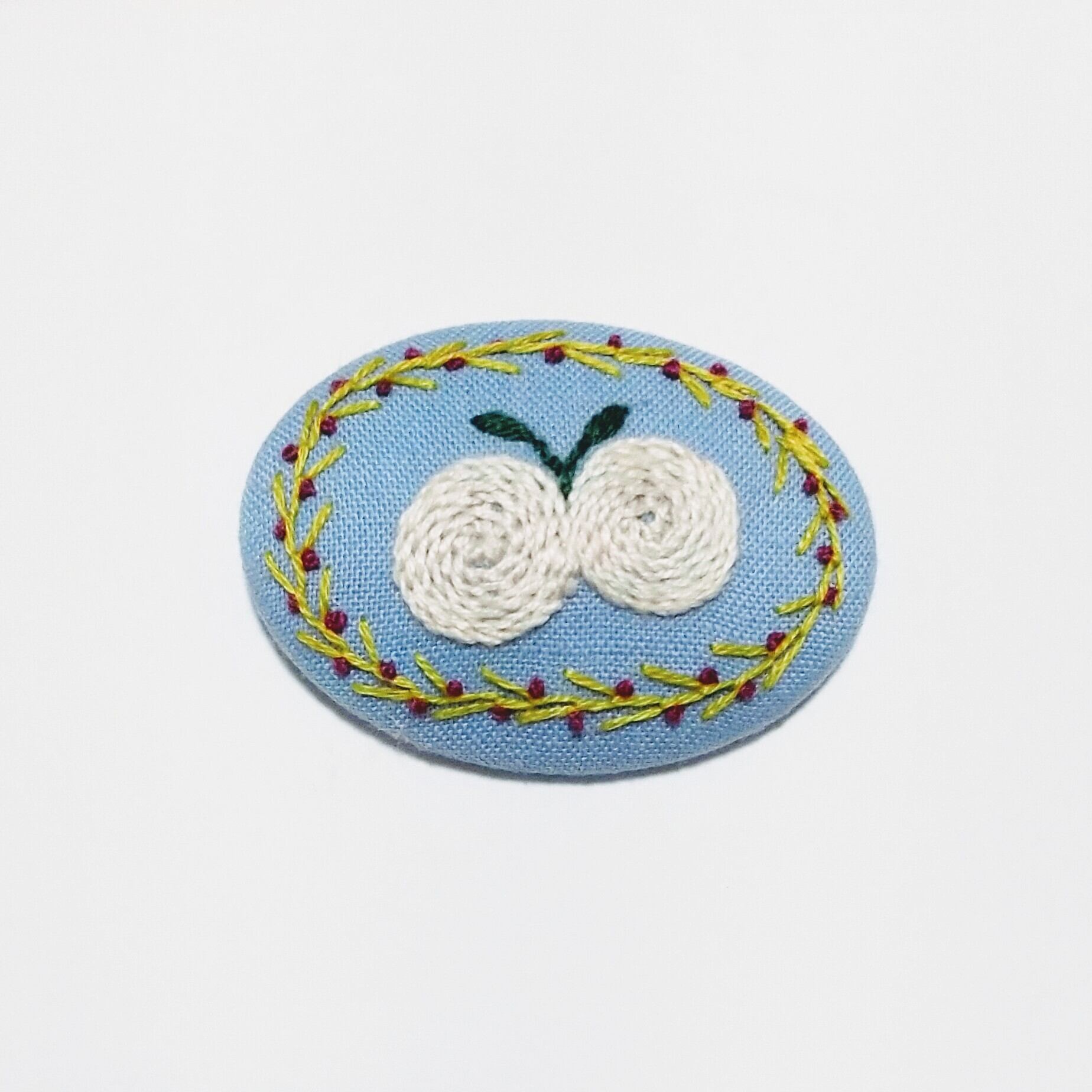 北欧風ちょうちょの刺繍ブローチ【hokuo】h26 | j.couture