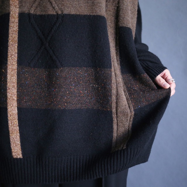 good coloring switch and 3D cable knit pattern loose sweater