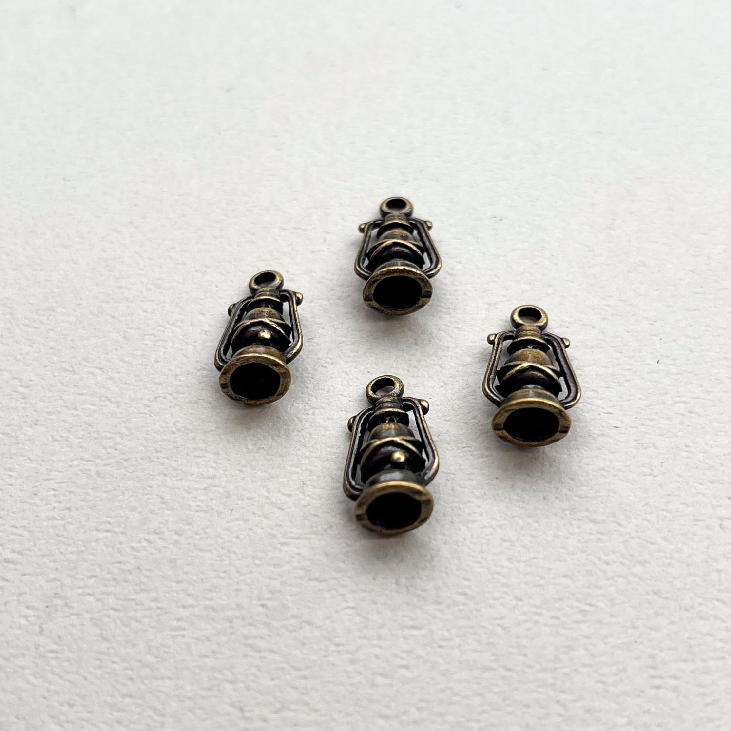 アンティーク風 ランプチャーム | Dua-アクセサリーパーツショップ