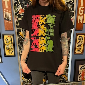 [予約] Tシャツ -ブラック x ラスタ(Front Only)