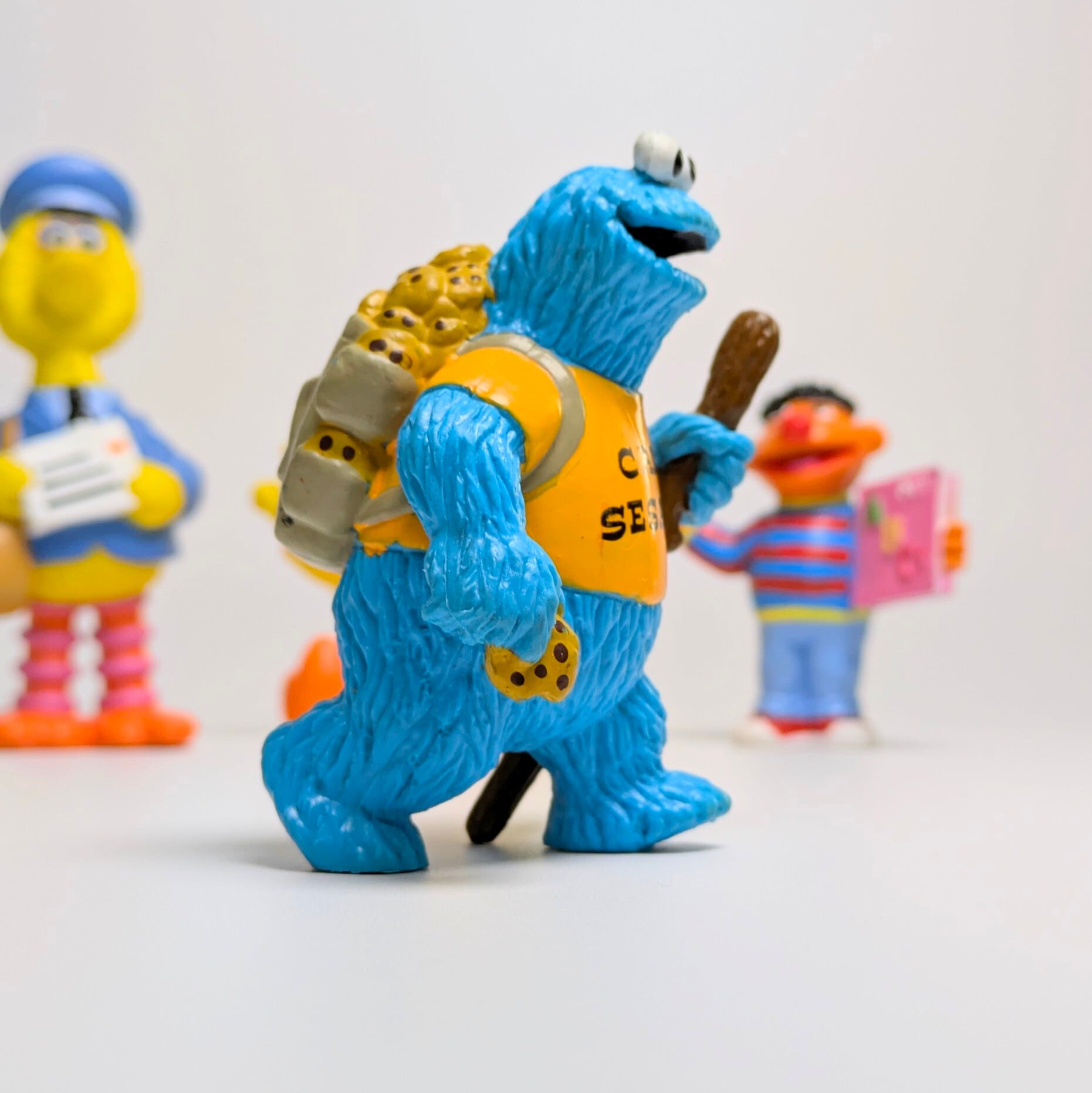 ☆VINTAGE 80'☆【 SESAME STREET（ セサミストリート ） 】 COOKIE MONSTER ( クッキーモンスター ) /『 CAMP SESAME 』PVCフィギュア 〚アメリカン雑貨 アメトイ〛