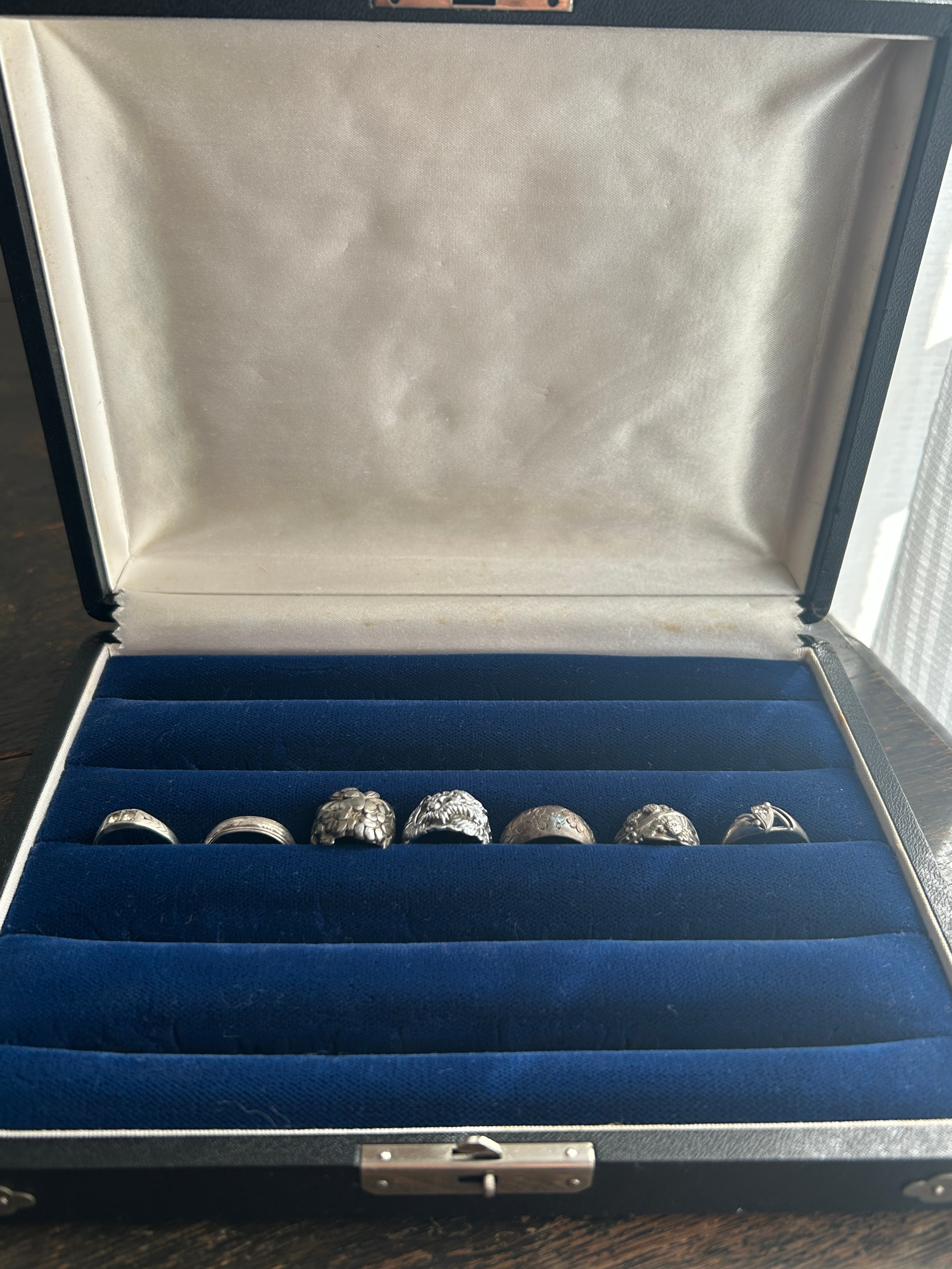 ヴィンテージ　リングコレクションケースD 浅型中、太めリング用