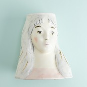 < 桂さえか > ピンクの服の女性花器 - 1