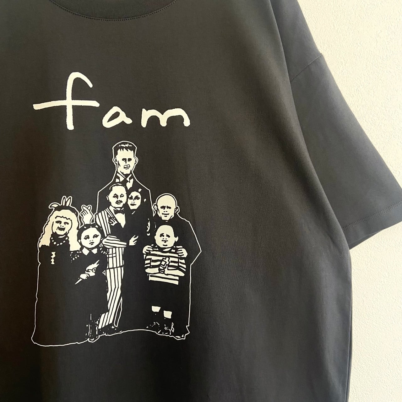 fam」ボックスシルエットTシャツ（スミクロ） | YUKI HORIMOTO WEB STORE