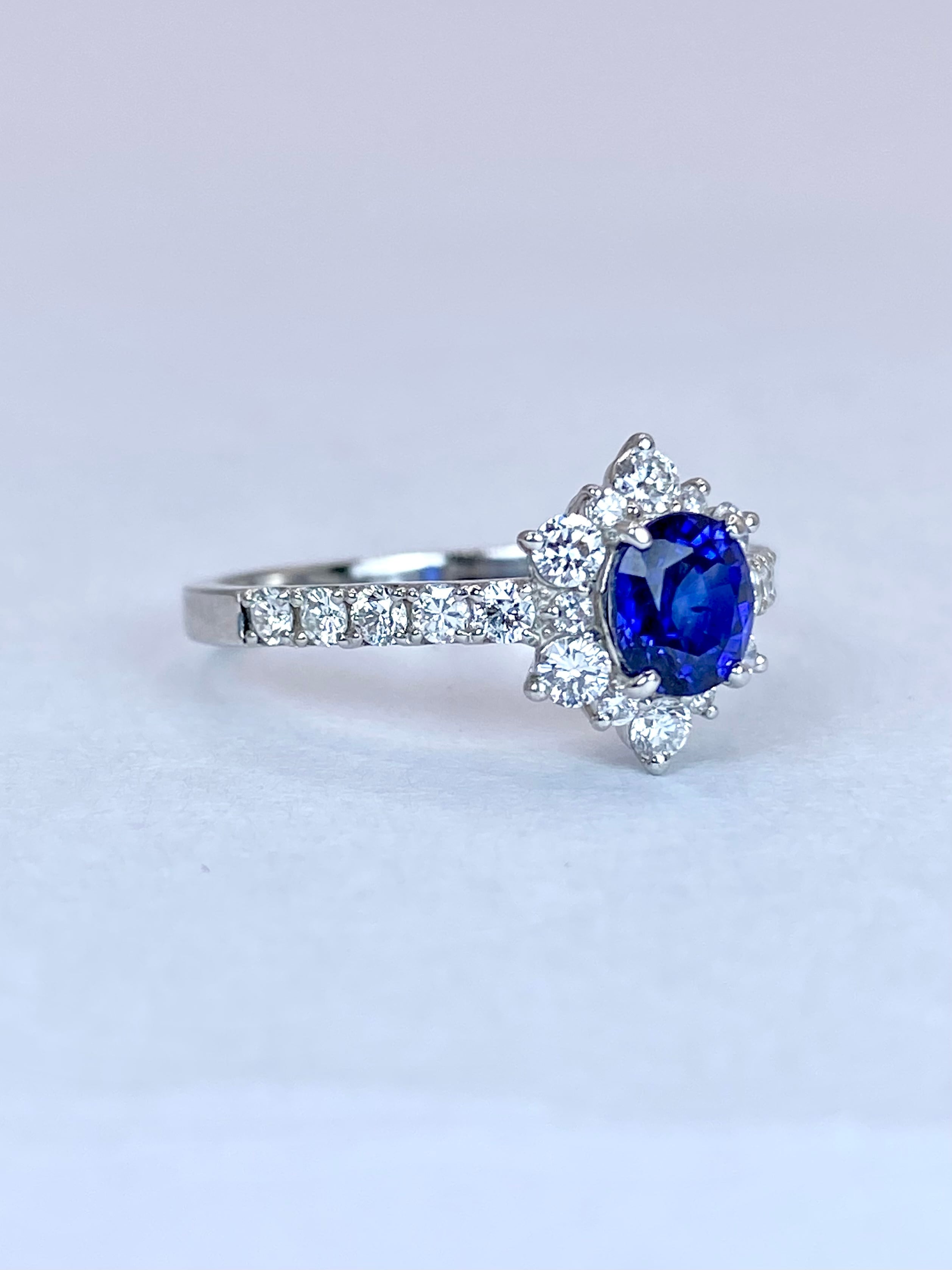 ロイヤルブルーサファイア 0.78ct / ダイヤモンド 計0.5ct Pt900