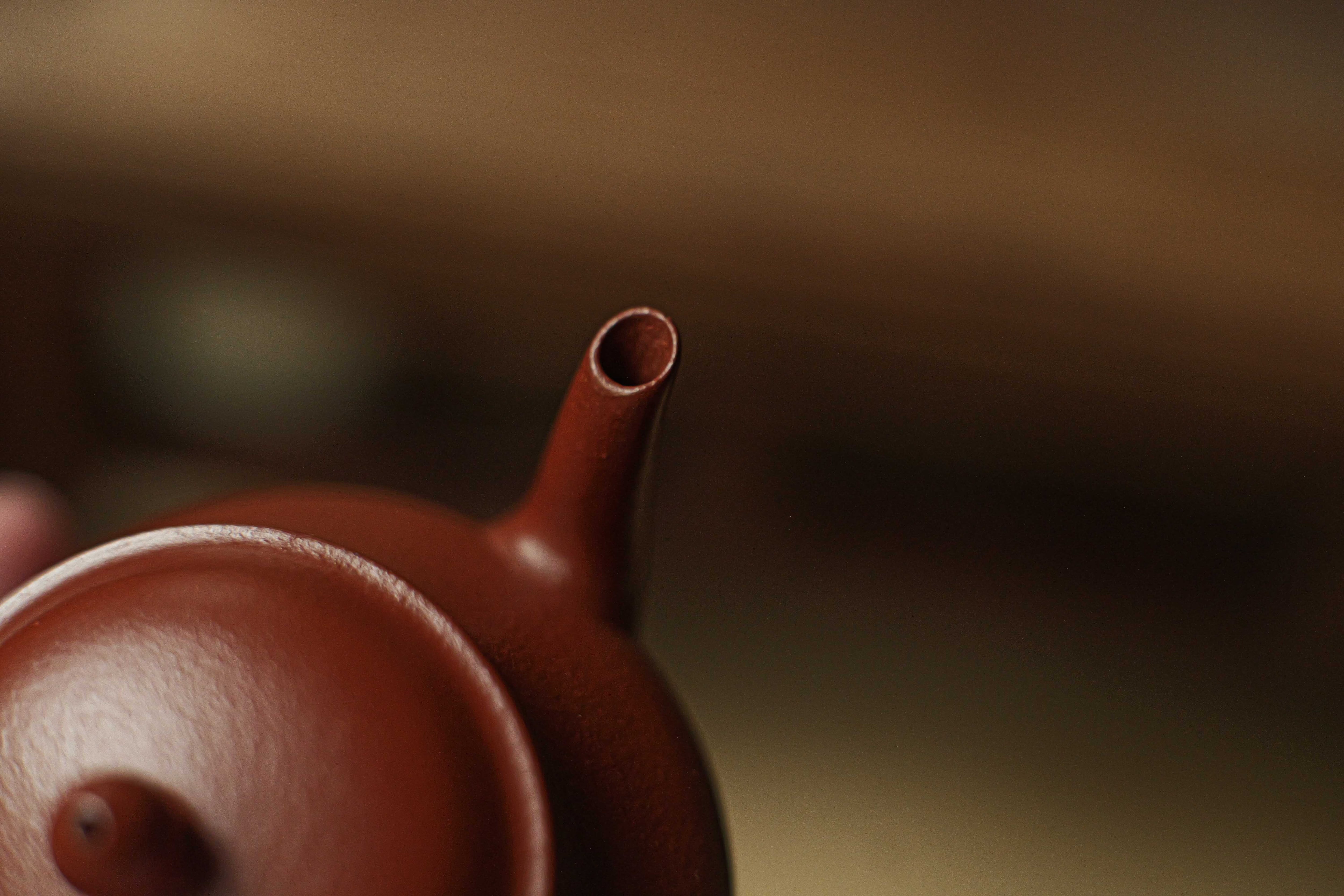 宜興紫砂壺「甕形」（満水約105cc・全手工）・老朱泥（奉燕綺