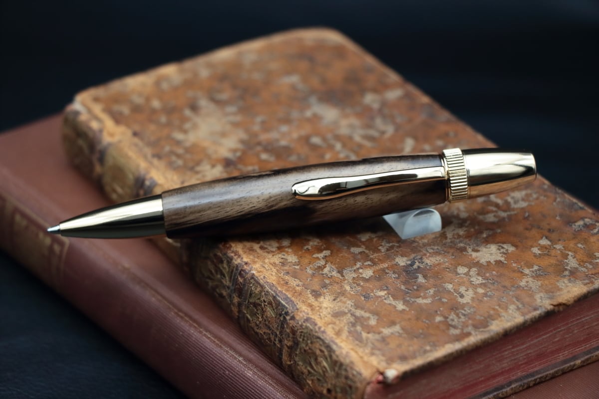 アーツ&サイエンス arts&science　マラン・モンタギュ　京都　掛け軸 国産銘木の最高峰 黒柿 縞柿模様 2 ゴールド金具・Chouette」木