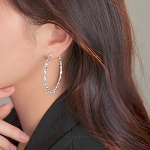 Irregular block-line Hoop Pierce