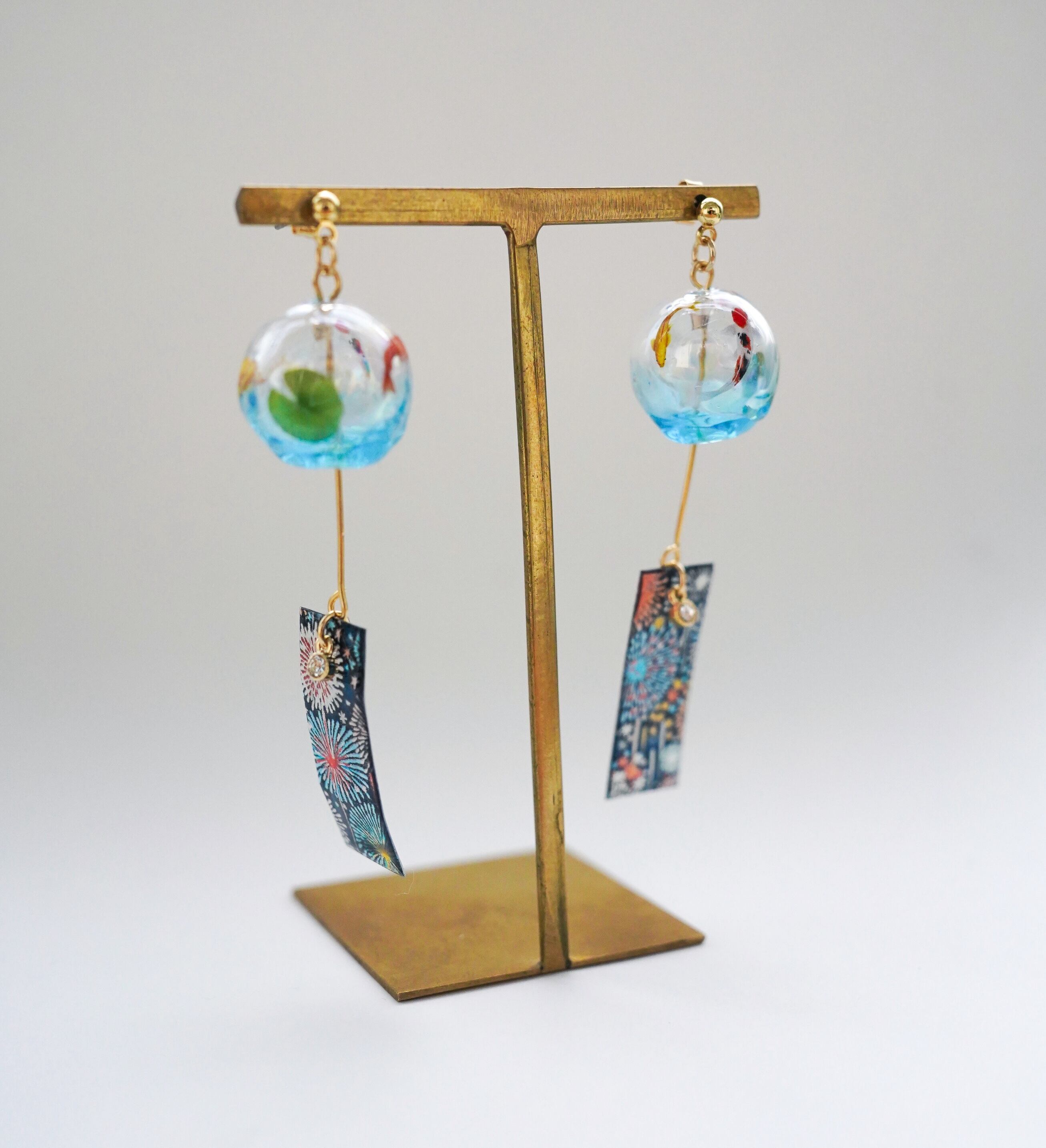 金魚と水の風鈴ピアス｜ブルーグラデーション | un rêve mignon (アン