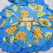 【フラメンコ衣装】ブルー 上下セット ツーピース セットアップ 青 ボランテ フリル 花柄 黄色 ボウタイ ファルダ ダンス 水色 鮮やか おしゃれ 豪華 コスチューム パフォーマンス