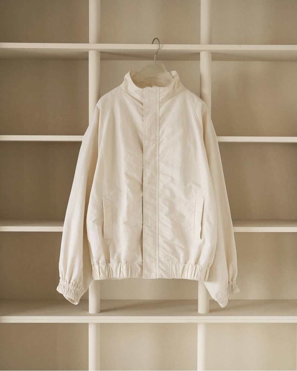 anuke(アンヌーク) Standcollar Zip Blouson | サウスオレンジ｜メンズ