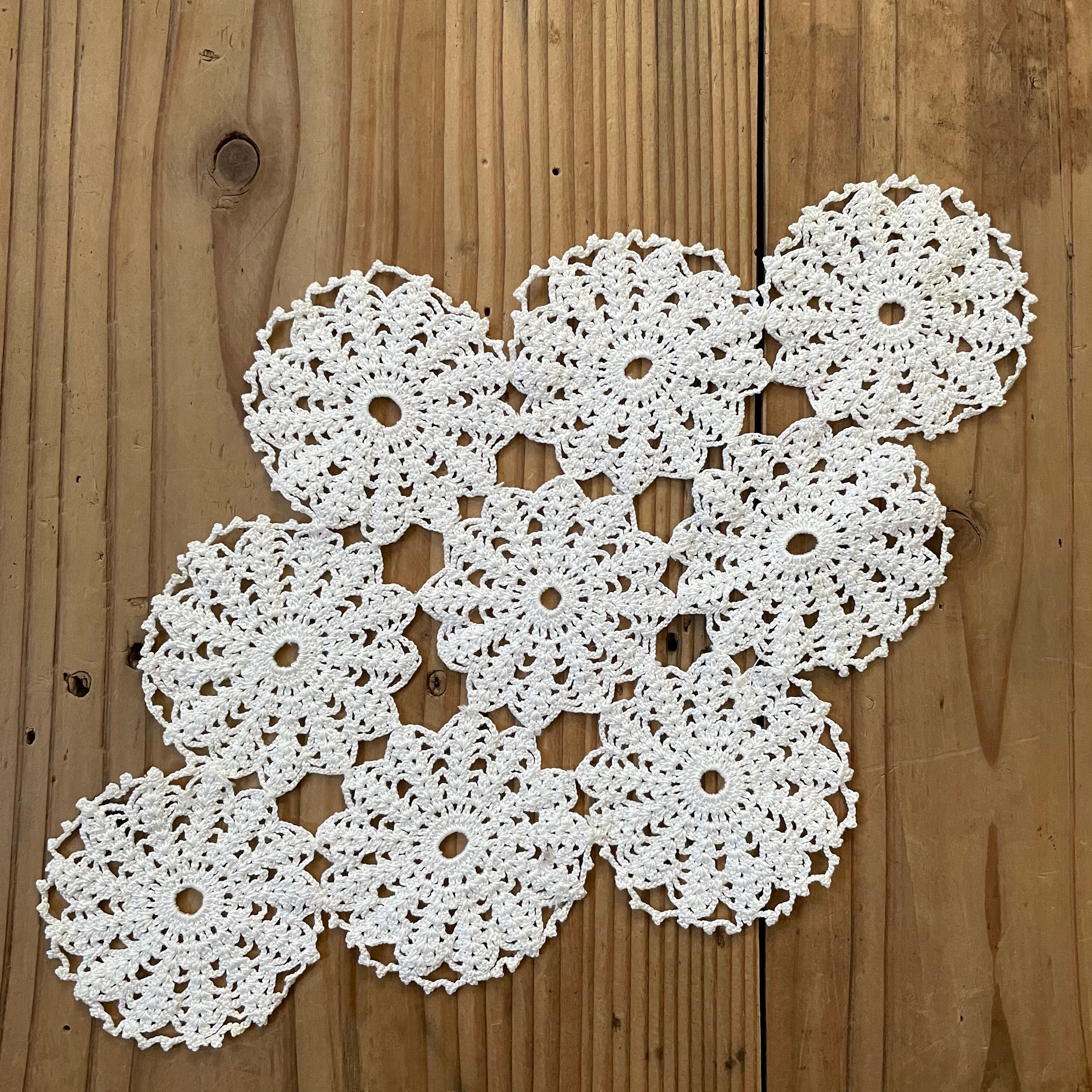 小さな9連のドイリー