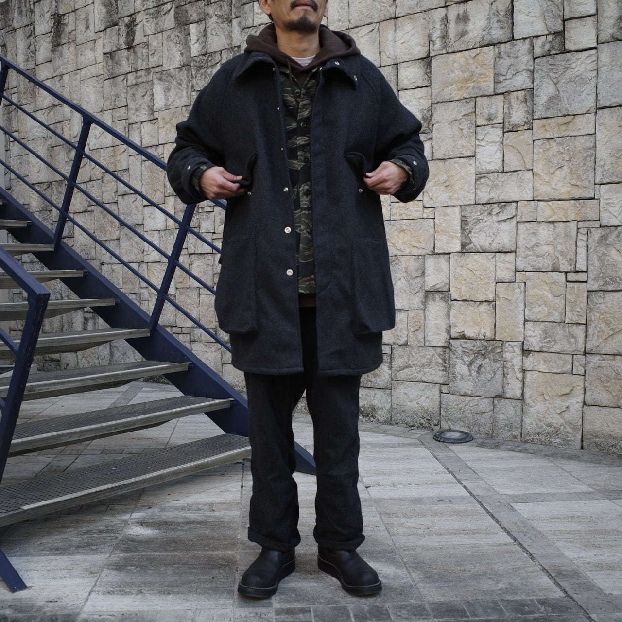 SASSAFRAS(ササフラス) / Digs Crew Tube Coat -Charcoal- | Signs powered by BASE