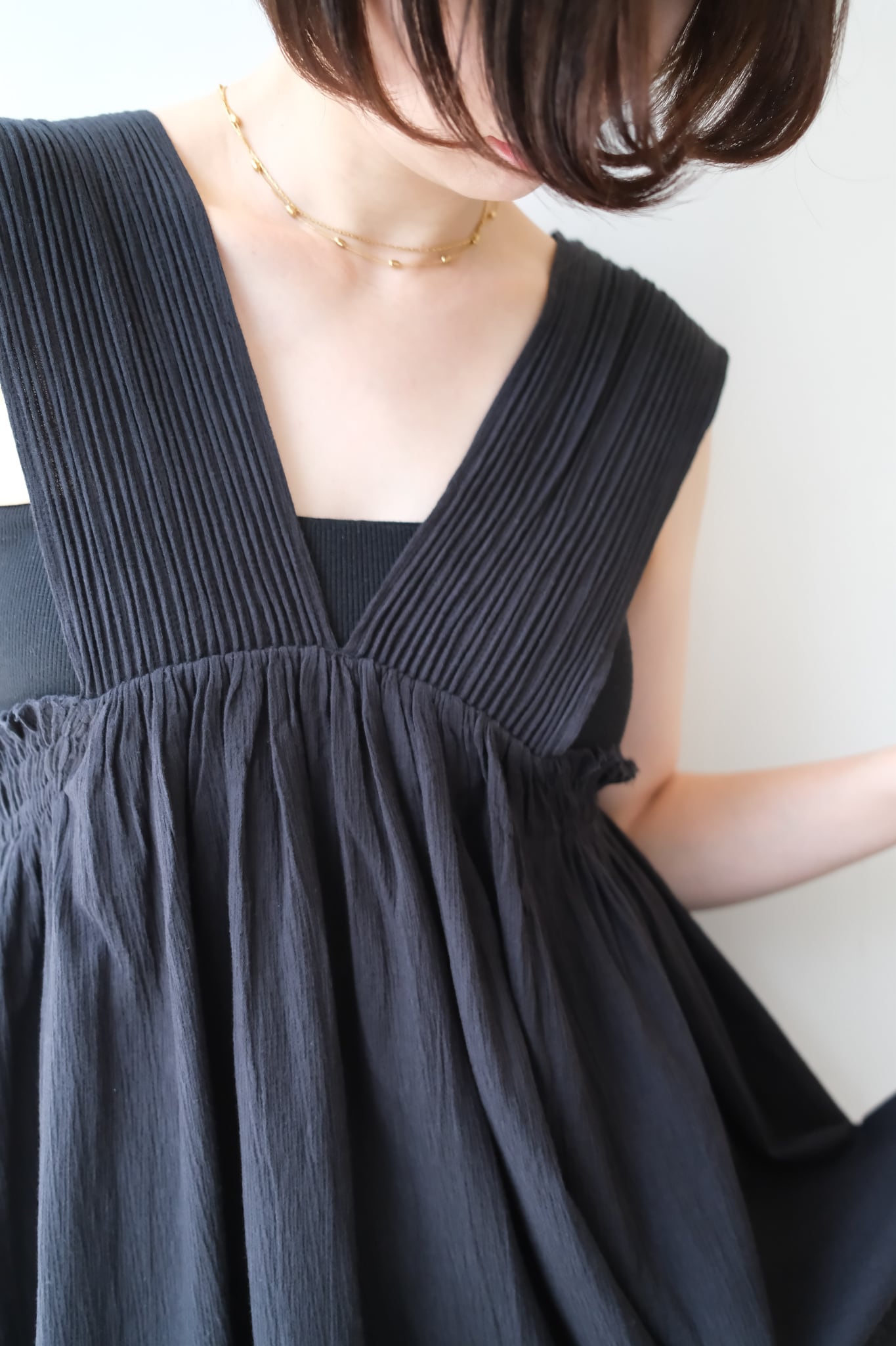 Hella cotton crepe gather top コットンクレープギャザートップス