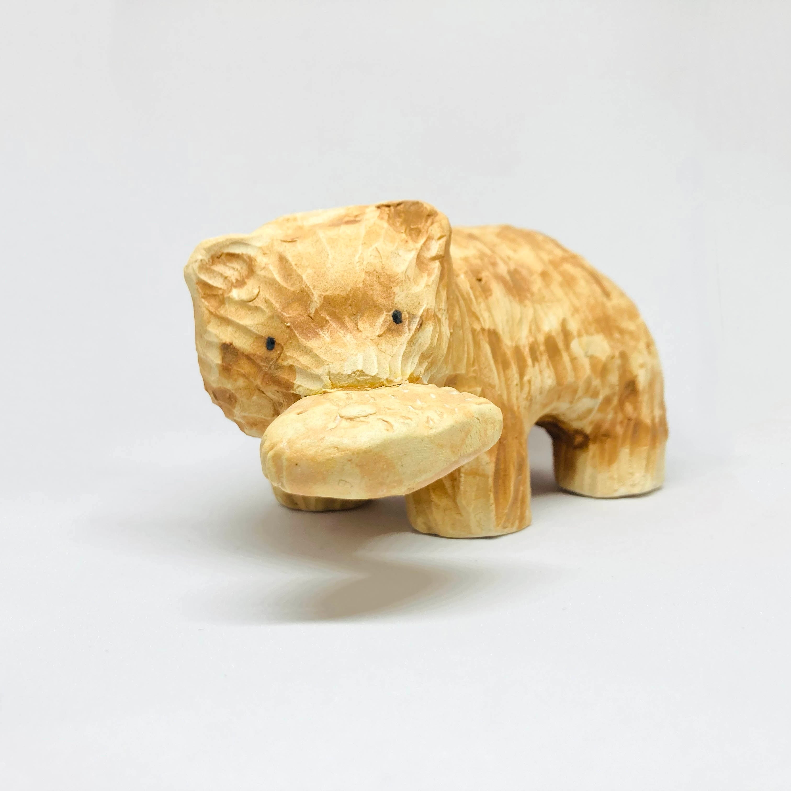 おおきい木彫り熊（たいやき）の置き物 / すずきたまみ / 陶芸作品