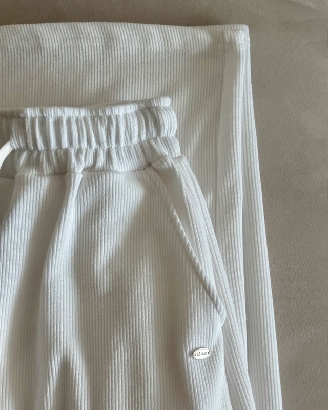 リブニットウエストゴムストレートパンツ