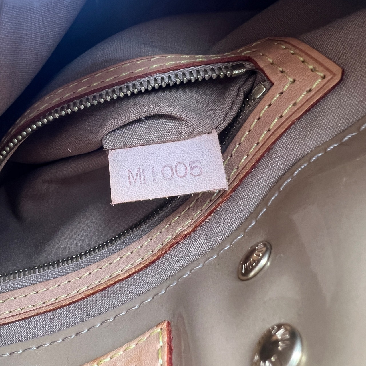 LOUIS VUITTON ルイヴィトン  モノグラム・ヴェルニ リードPM PVC ハンドバッグ ベージュ A-10673