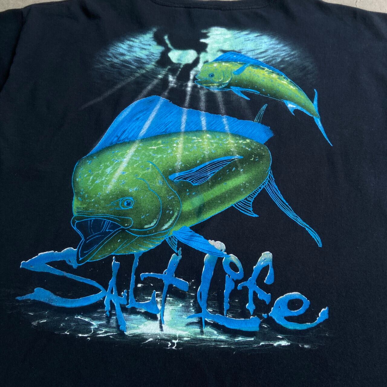 00年代 SALT LIFE フィッシング バックプリント ポケT Tシャツ メンズXL 古着 アニマル 魚 両面プリント 胸ロゴ ブラック  黒色【Tシャツ】【FSS2308-50b】 | cave 古着屋【公式】古着通販サイト