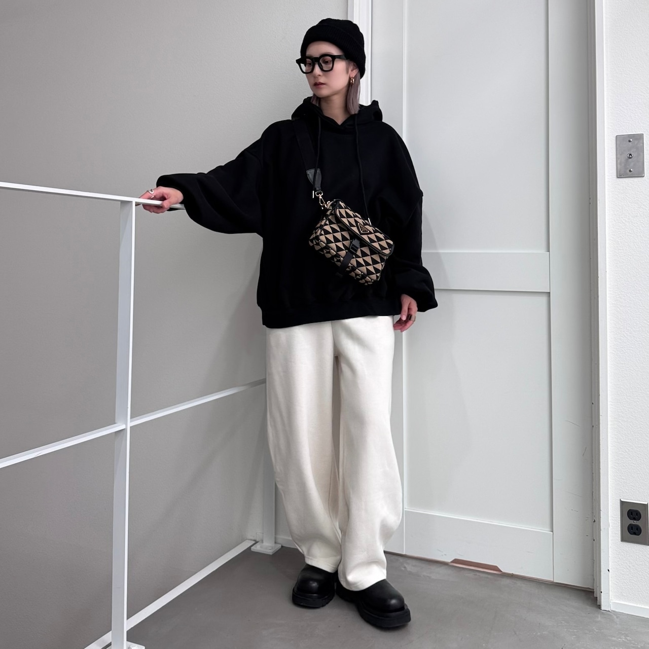 フーディーボリュームシルエットSW/ブラック