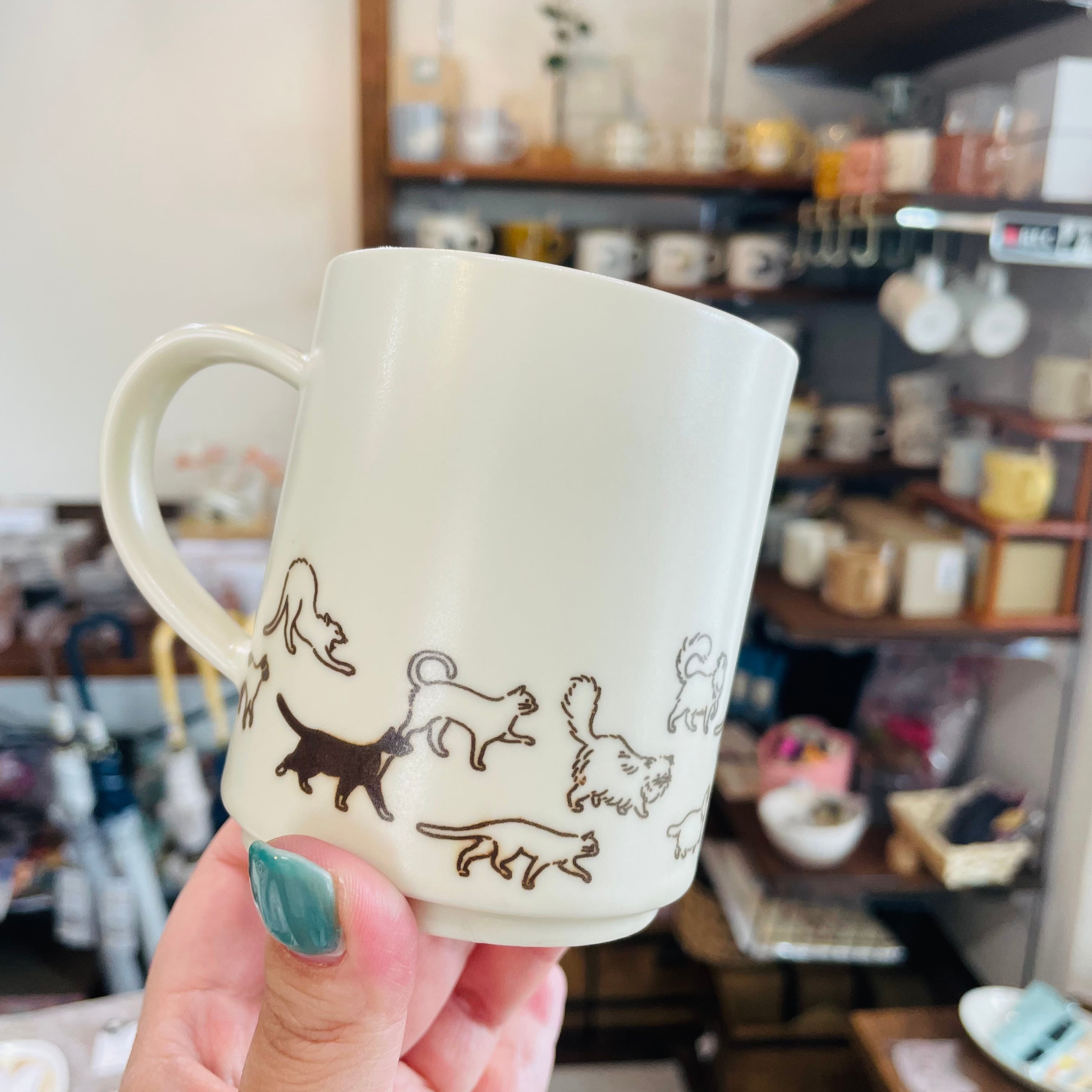 マグカップ｜猫がとことこ歩くマグ  美濃焼 猫 ねこ ネコ 猫雑貨 猫グッズ かわいい プレゼント 贈り物 おうち時間 おうちカフェ