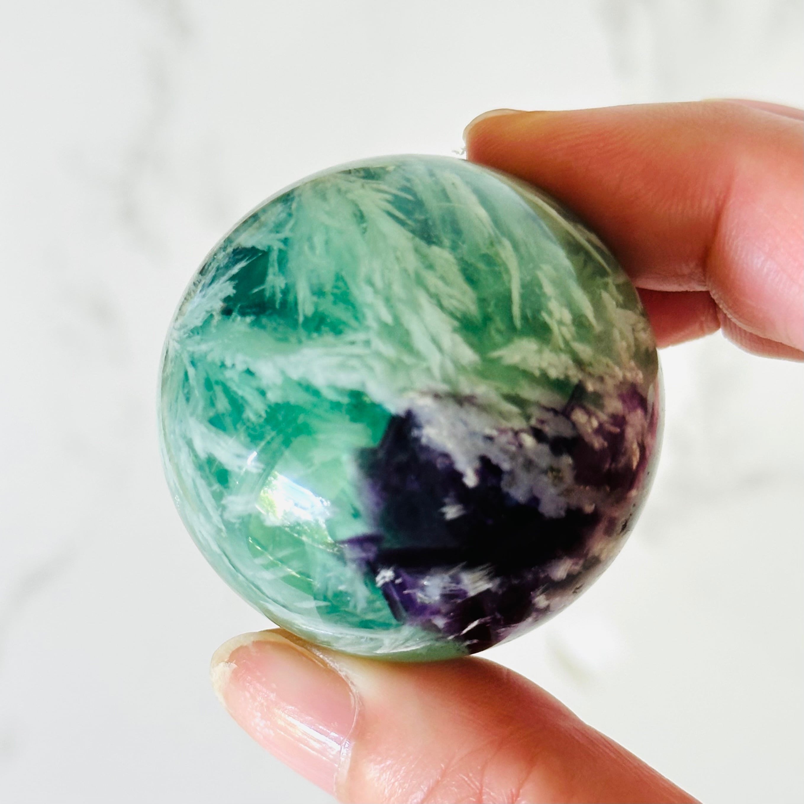幻想的な天然石｜エンジェルフェザーフローライトスフィア Φ42mm | Mt