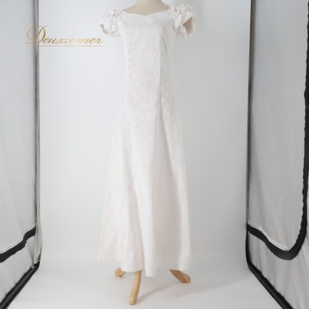 フラダンス 衣装 ワンピース ドレス マーメイドライン エムエムジェイ ホワイト系 MermaidLine MMJ 日本製 ワンカラー フリル かわいい 華やか 上品 きれい 明るい 白 ハワイアン アロハ ハワイアンプリント フラ ダンス レッスン 練習