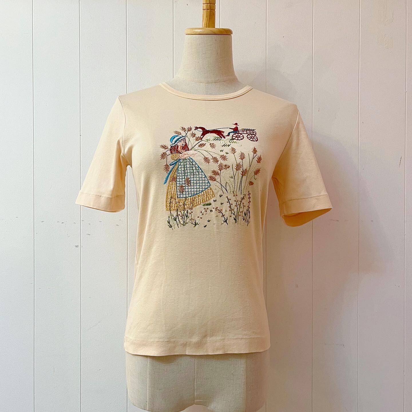 farm girl embroidery cream T-shirt