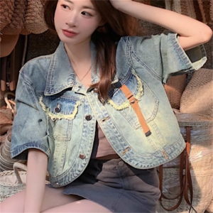 【送料無料】 デニムジャケット アウター ジャケット 羽織り ショート 袖あり 半袖 Vネック フレア Aライン かわいい 大人可愛い 綺麗 シンプル カジュアル 上品 おしゃれ お洒落 大人女子 こなれ感 コンサバ 定番アイテム 体型カバー ガーリー 無地 20代 30代 40代 レディース 女性用 ママ服 ママコーデ デート お出かけ 女子会 お呼ばれ お茶会 授業参観 休日 誕生日会 アウトドア 夏 着回し 普段使い 韓国 オルチャン ファッション プチプラ 日焼け防止   ブルー 青