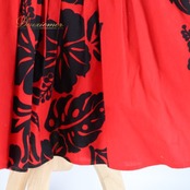 フラダンス 衣装 ワンピース ドレス ブラック系 レッド系 ツーカラー ハイビスカス柄 モンステラ柄 パフスリーブ フリル かわいい 鮮やか 華やか 明るい 赤 黒 ハワイアンダンス レディース ハワイアン アロハ ハワイアンプリント ダンス レッスン 練習