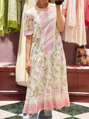 Vintage "Floral Lace Dress"