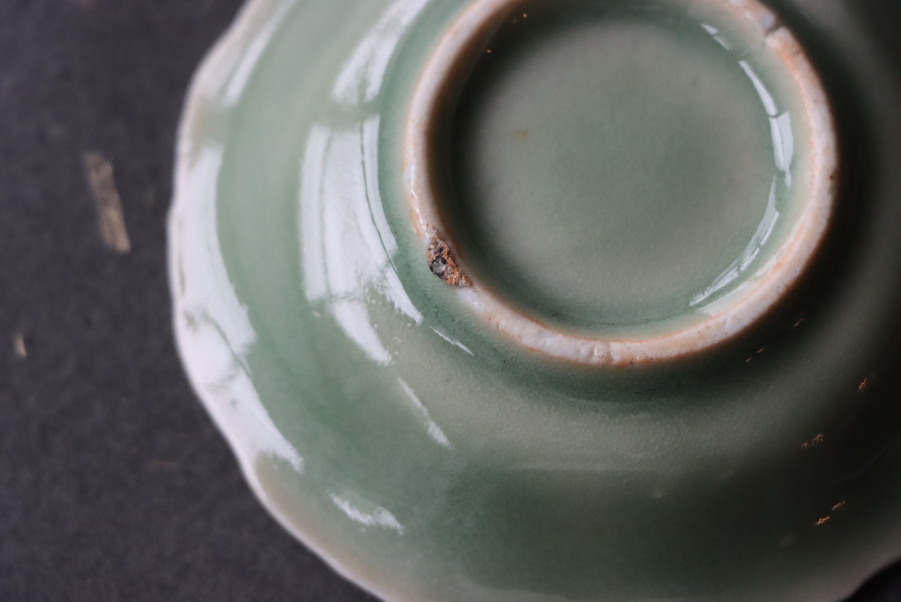 三田青磁 人物文 小皿/Celadon small plate | (有)新原美術