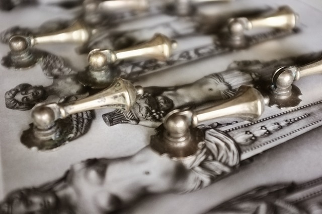 フランス 永遠の硬化 金のタッセルと真鍮製ハンドル ツマミ アンティーク